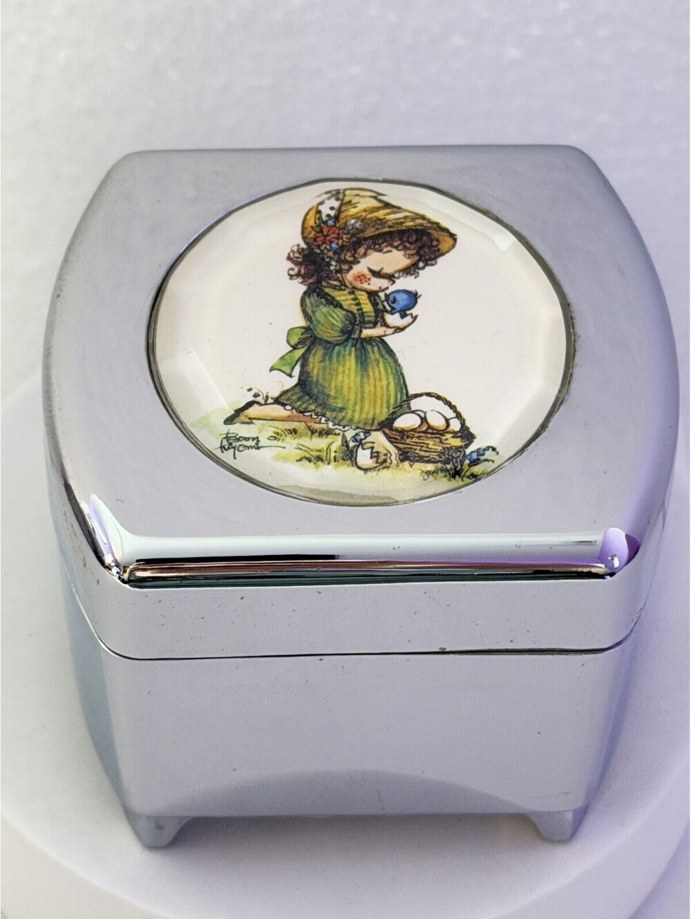 Vintage Japan Sanyo Trinket Box “The Sound Of Music” Girl W/Bluebird RARE WORKS!